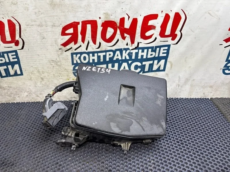 Блок предохранителей под капот Toyota Auris 8274112070 NZE154 1NZ-FE