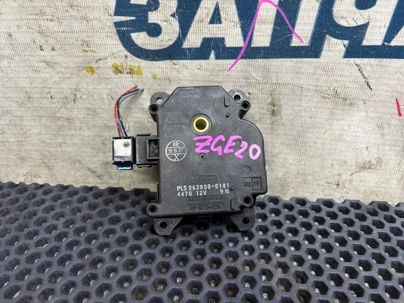 Сервопривод заслонок печки Toyota Wish 0638000181 ZGE20 2ZR-FAE