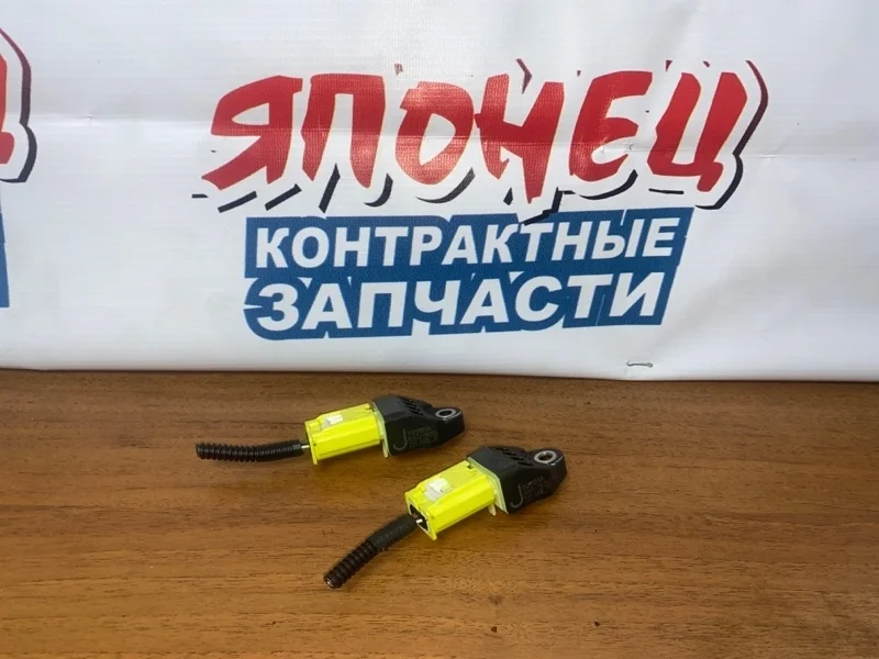Датчик airbag Toyota Wish 8983128020 ZGE20 2ZR-FAE