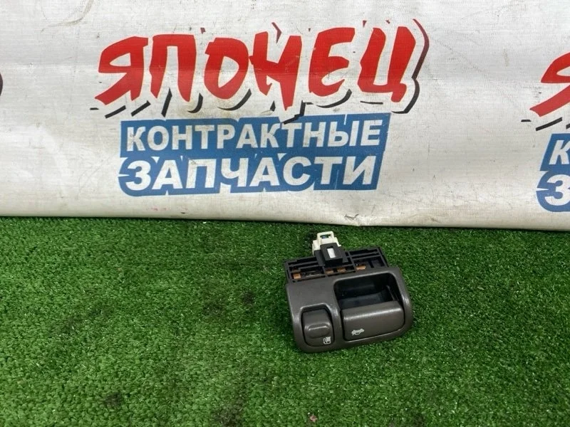 Ручка открывания багажника Nissan Cefiro 253802Y000 A33 VQ20DE