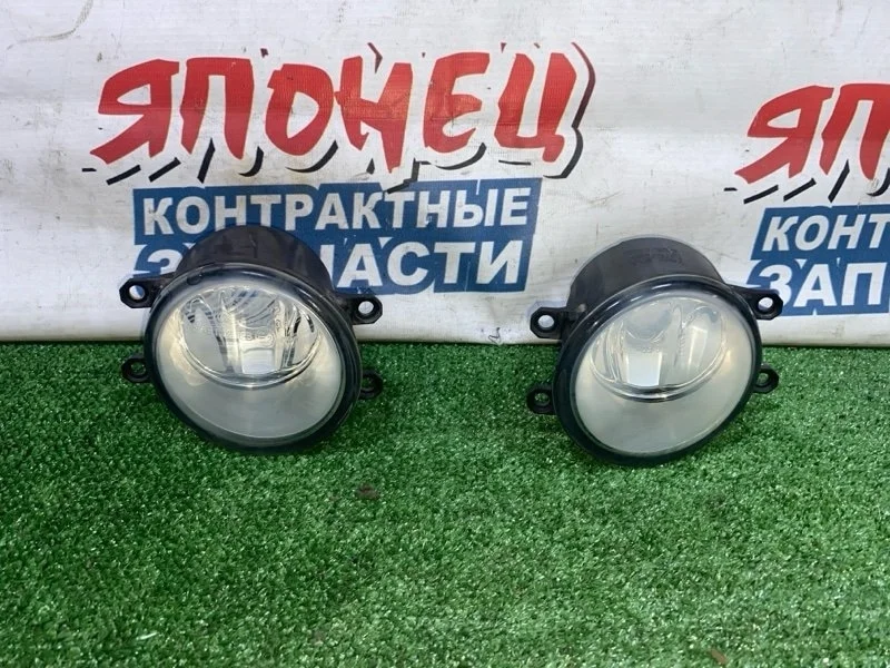 Туманка Toyota Corolla Fielder 2008 812200D040 ZRE142 2ZR-FE