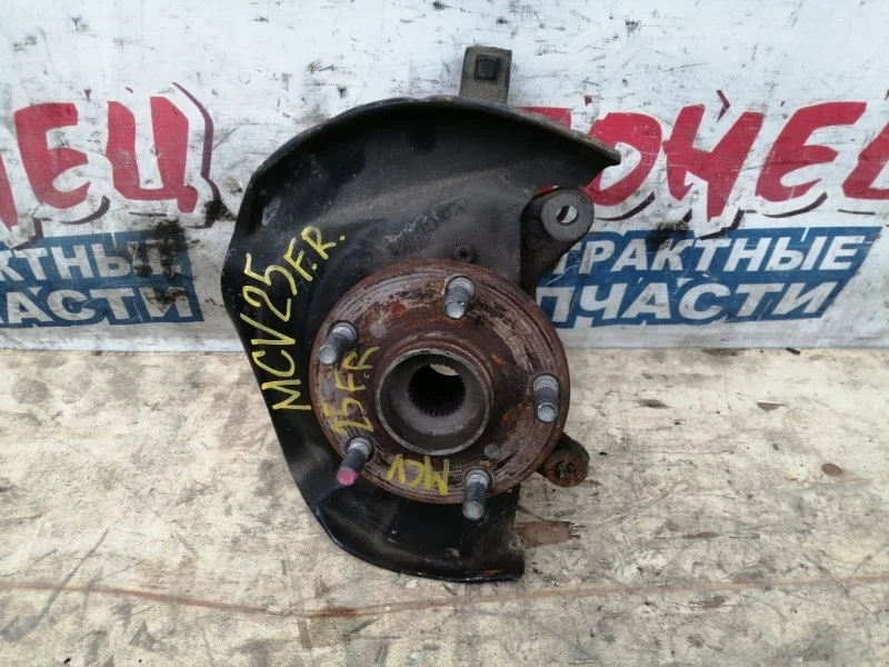 Ступица Toyota Camry Gracia 4321133070 MCV25 2MZ-FE, передняя правая