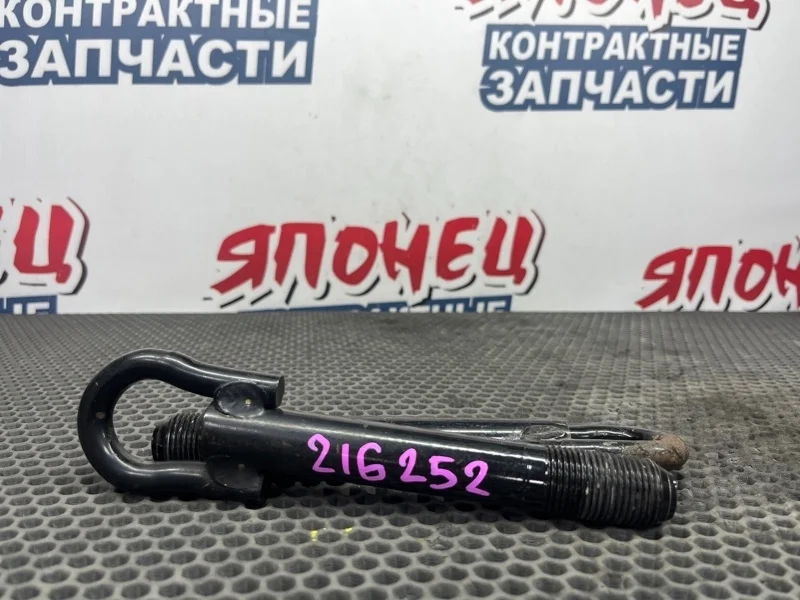 Крюк буксировочный Toyota Camry 5196047020 ASV50 2AR-FE