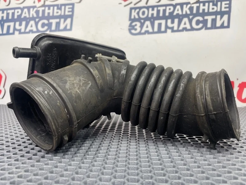 Патрубок воздушного фильтра Mitsubishi Delica 1505A630 CV5W 4B12