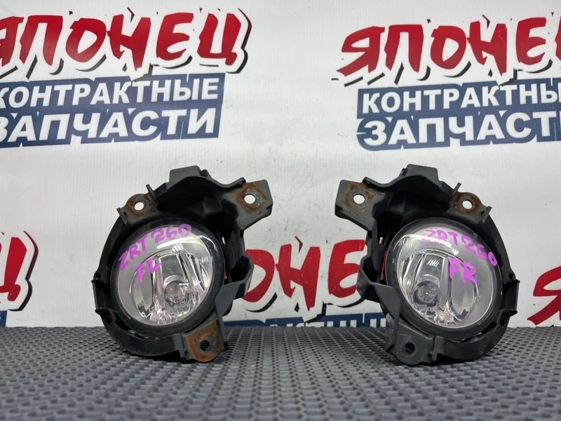 Туманка Toyota Premio 812200D041 ZRT261 2ZR-FAE
