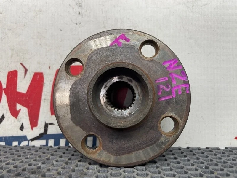 Фланец ступицы Toyota Allex 2002 4350212140 NZE121 1NZ-FE, передний