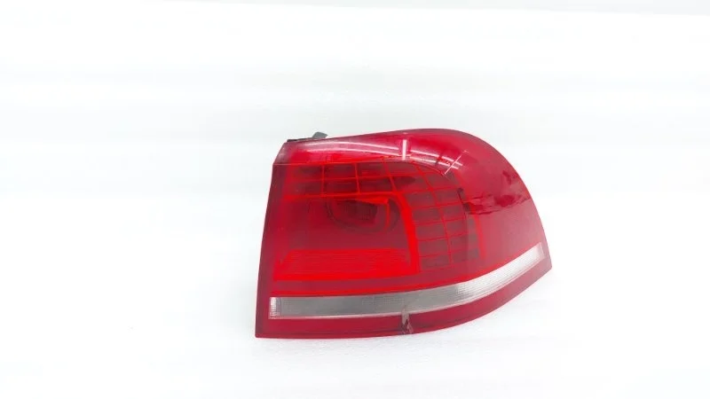 Фонарь Volkswagen Touareg 2014 NF