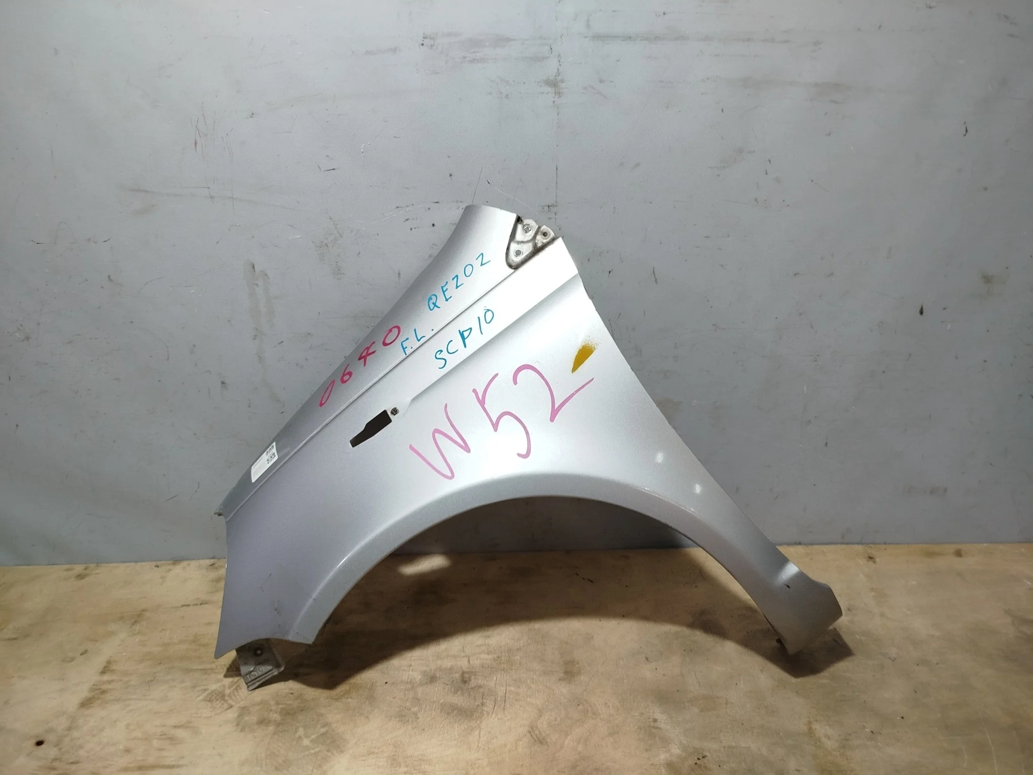 КРЫЛО TOYOTA VITZ YARIS NCP10 NCP13 NCP15 SCP10 SCP12 SCP13 5381252010 ПЕРЕДНЕЕ ЛЕВОЕ серебро, 199 QE202