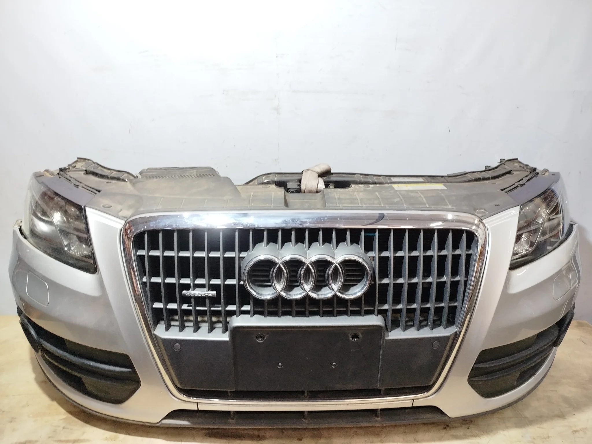 NOSECUT AUDI Q5 8RB 1 МОДЕЛЬ 8R0807105C серый, LX7W S3857
