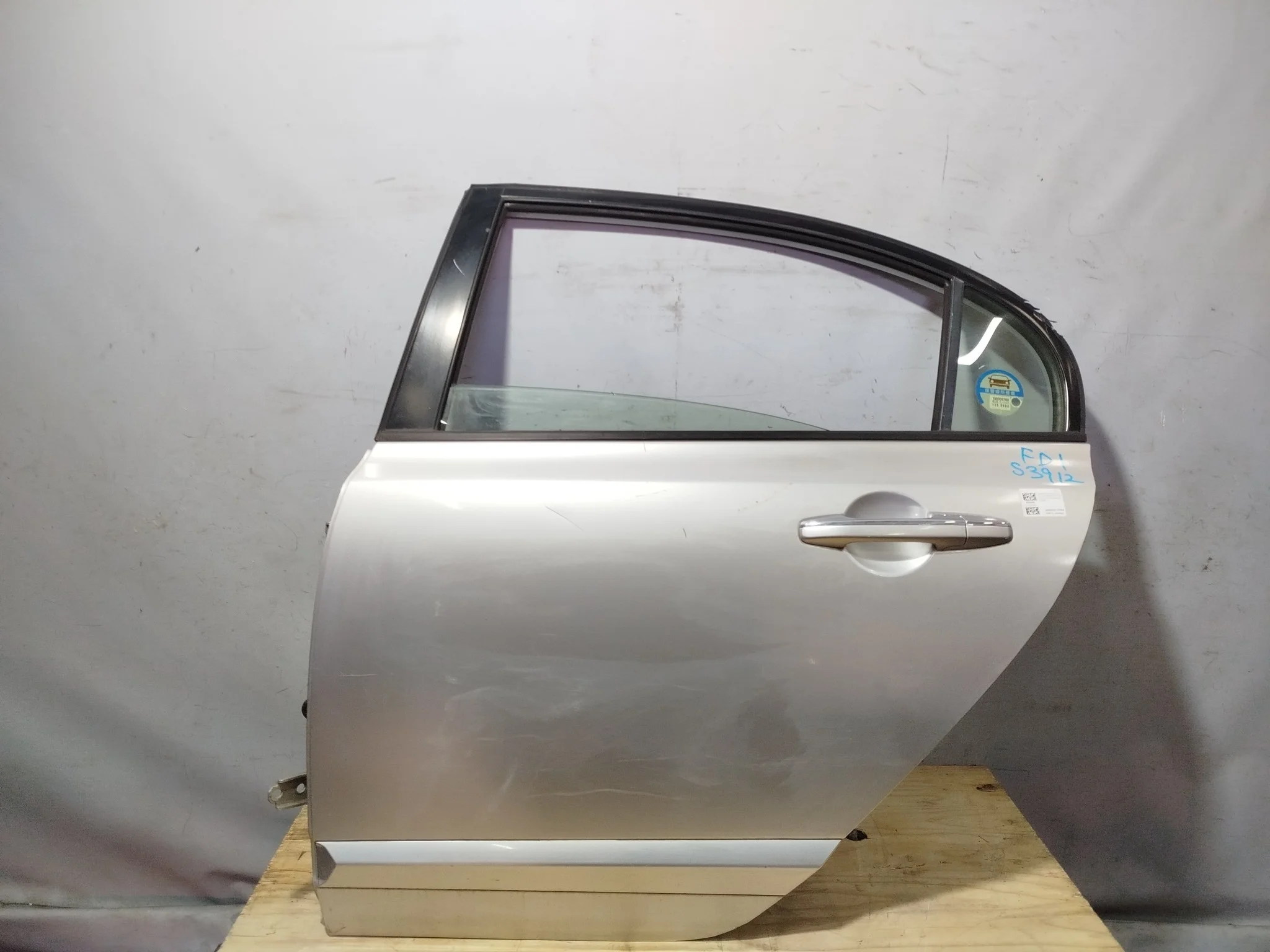 ДВЕРЬ HONDA CIVIC CIVIC HYBRID FD1 FD2 FD3 FD7 67550SNAU00ZZ ЗАДНЯЯ ЛЕВАЯ серебро, NH704MV S3912