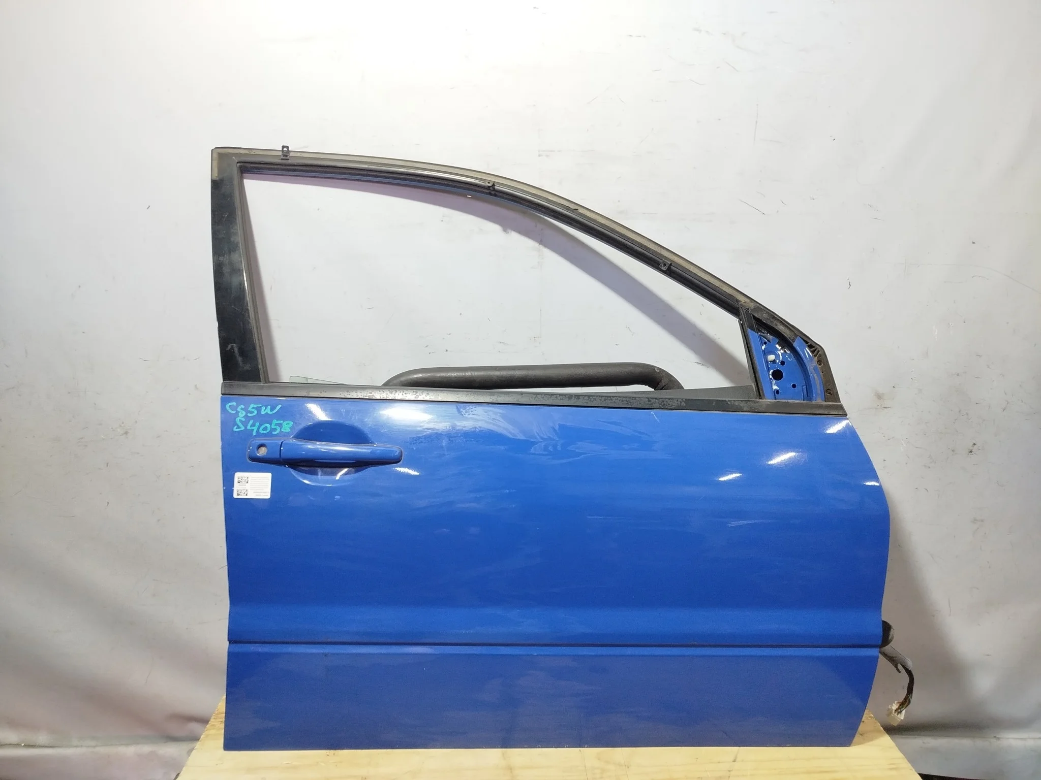 ДВЕРЬ MITSUBISHI LANCER LANCER CARGO LANCER CEDIA CS1A CS2A CS2V CS2W CS3A CS3W CS5A CS5W CS6A CS6W CS7A CS7W CS9W MN150436 ПЕРЕДНЯЯ ПРАВАЯ БЕЗ СТЕКЛОПОДЪЕМНИКА синий, T19 S4058