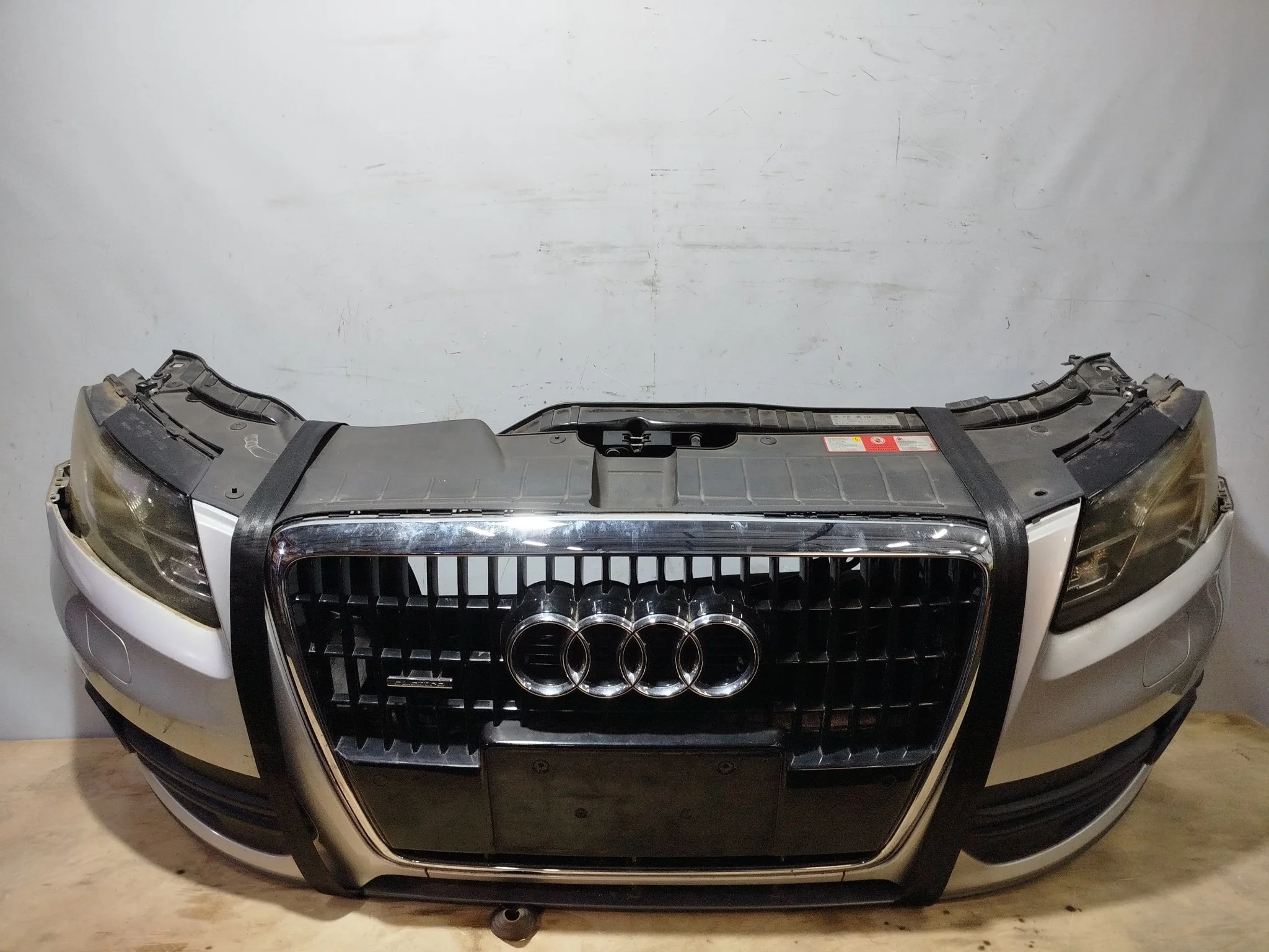NOSECUT AUDI Q5 8RB 1 МОДЕЛЬ 8R0807105C серебро, LX7W S4166