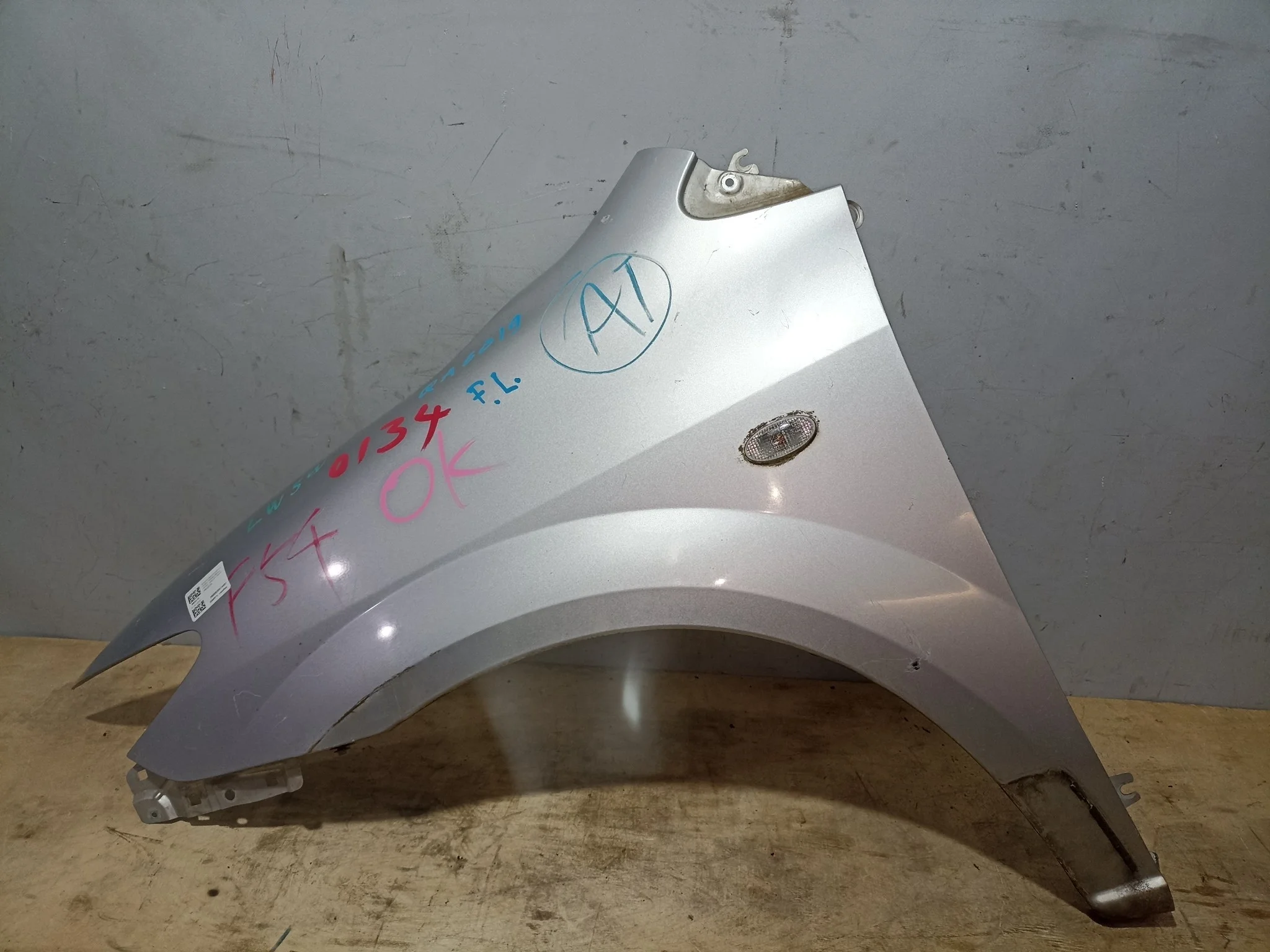 КРЫЛО MAZDA MPV LW3W LW5W LWEW LWFW L16552211A ПЕРЕДНЕЕ ЛЕВОЕ 3 МОДЕЛЬ серебро, 22V QA6019