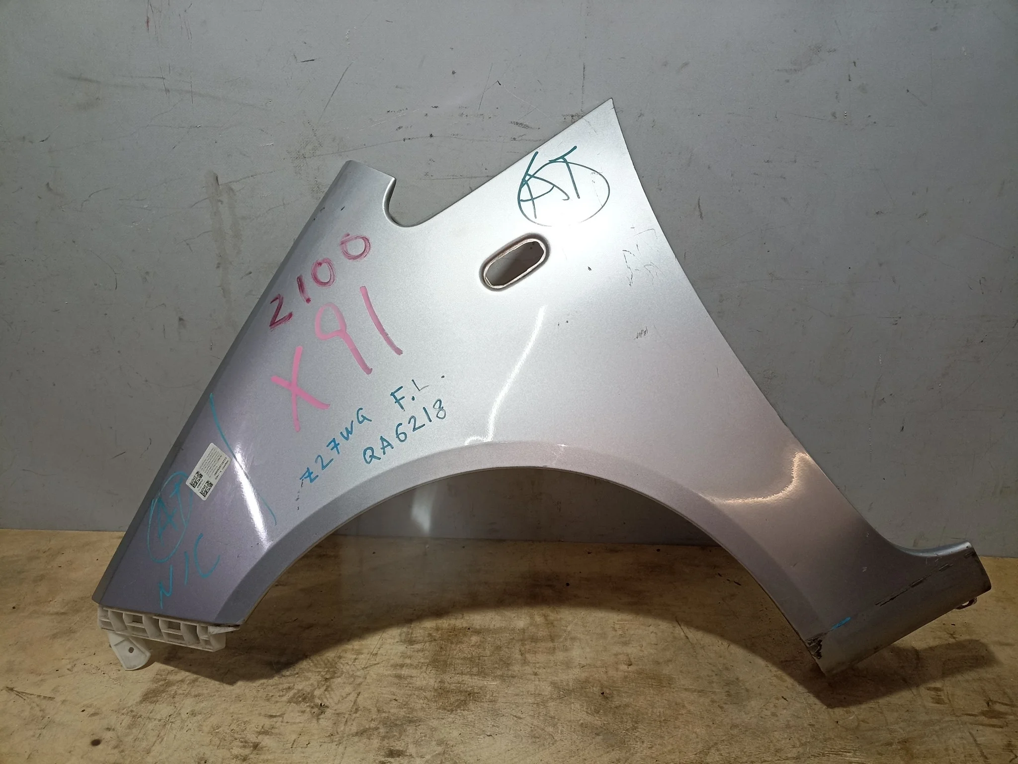 КРЫЛО MITSUBISHI COLT COLT PLUS Z21A Z21W Z22A Z22W Z23A Z23W Z24A Z24W Z25A Z26A Z27A Z27AG Z27W Z27WG Z28A MN133355 ПЕРЕДНЕЕ ЛЕВОЕ серебро QA6218