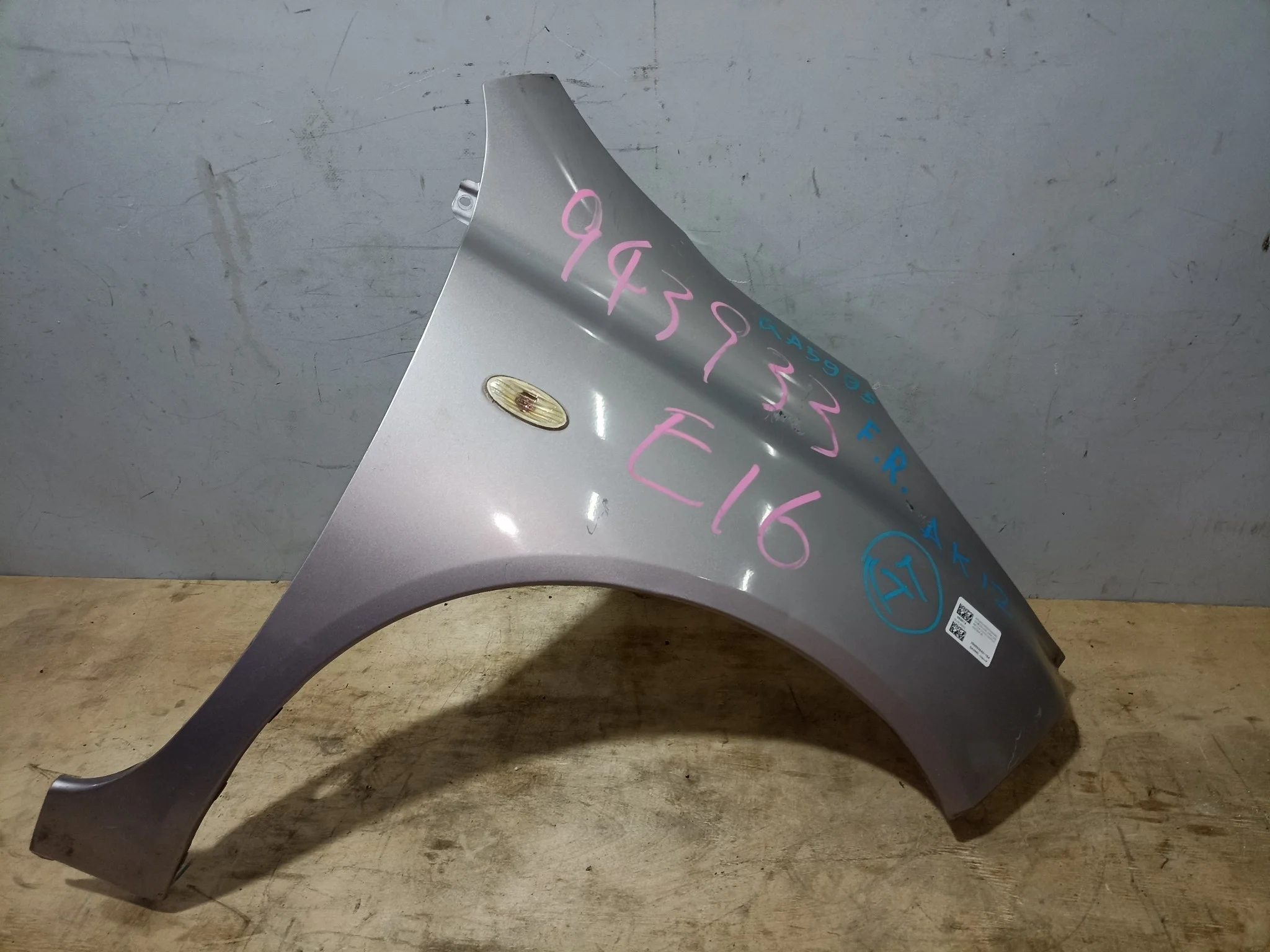 КРЫЛО NISSAN MARCH MICRA AK12 BK12 BNK12 K12 YK12 63100AX030 ПЕРЕДНЕЕ ПРАВОЕ серый, KAS QA5995