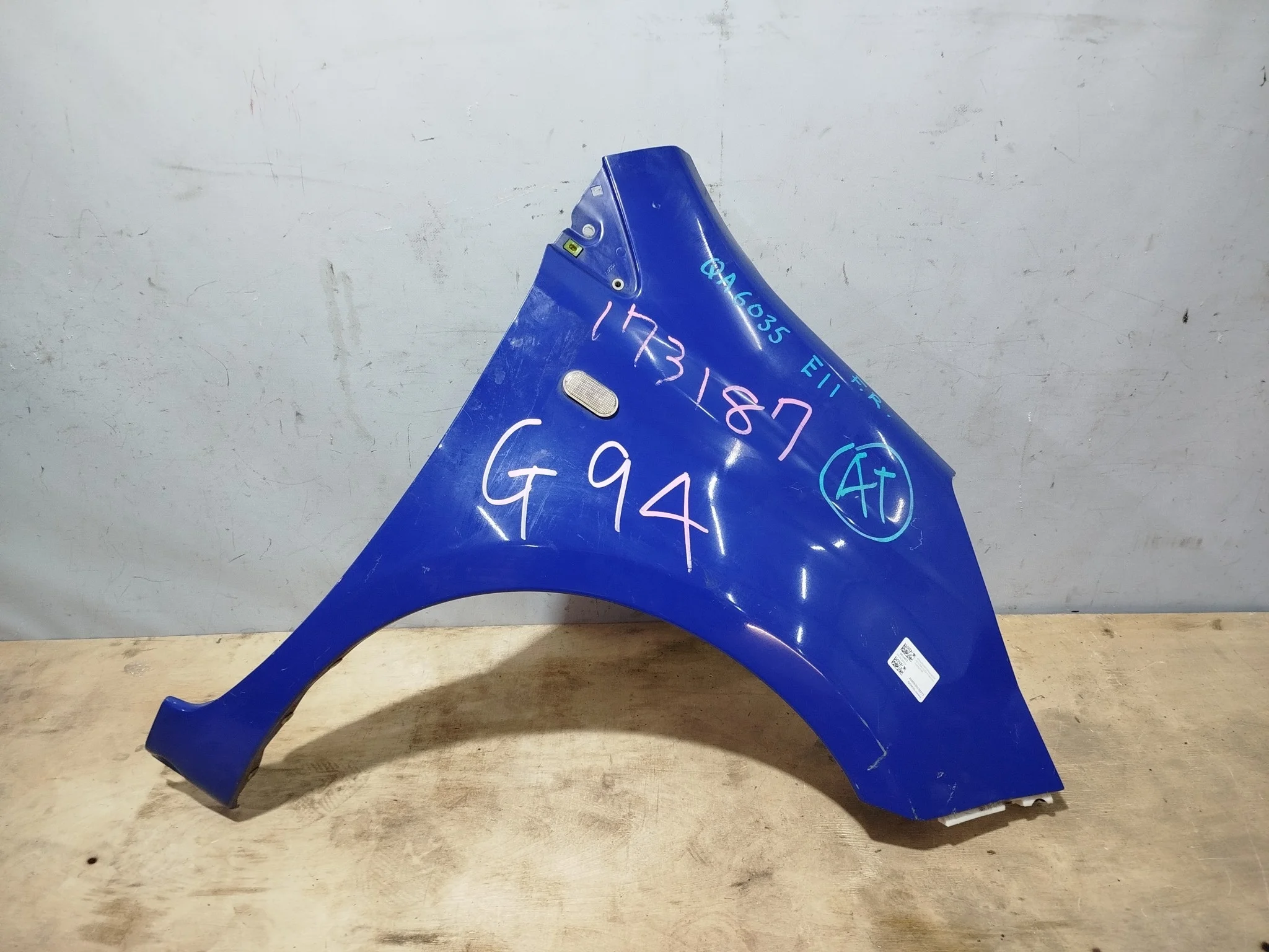 КРЫЛО NISSAN NOTE E11 NE11 ZE11 631001U630 ПЕРЕДНЕЕ ПРАВОЕ синий, B37 QA6035