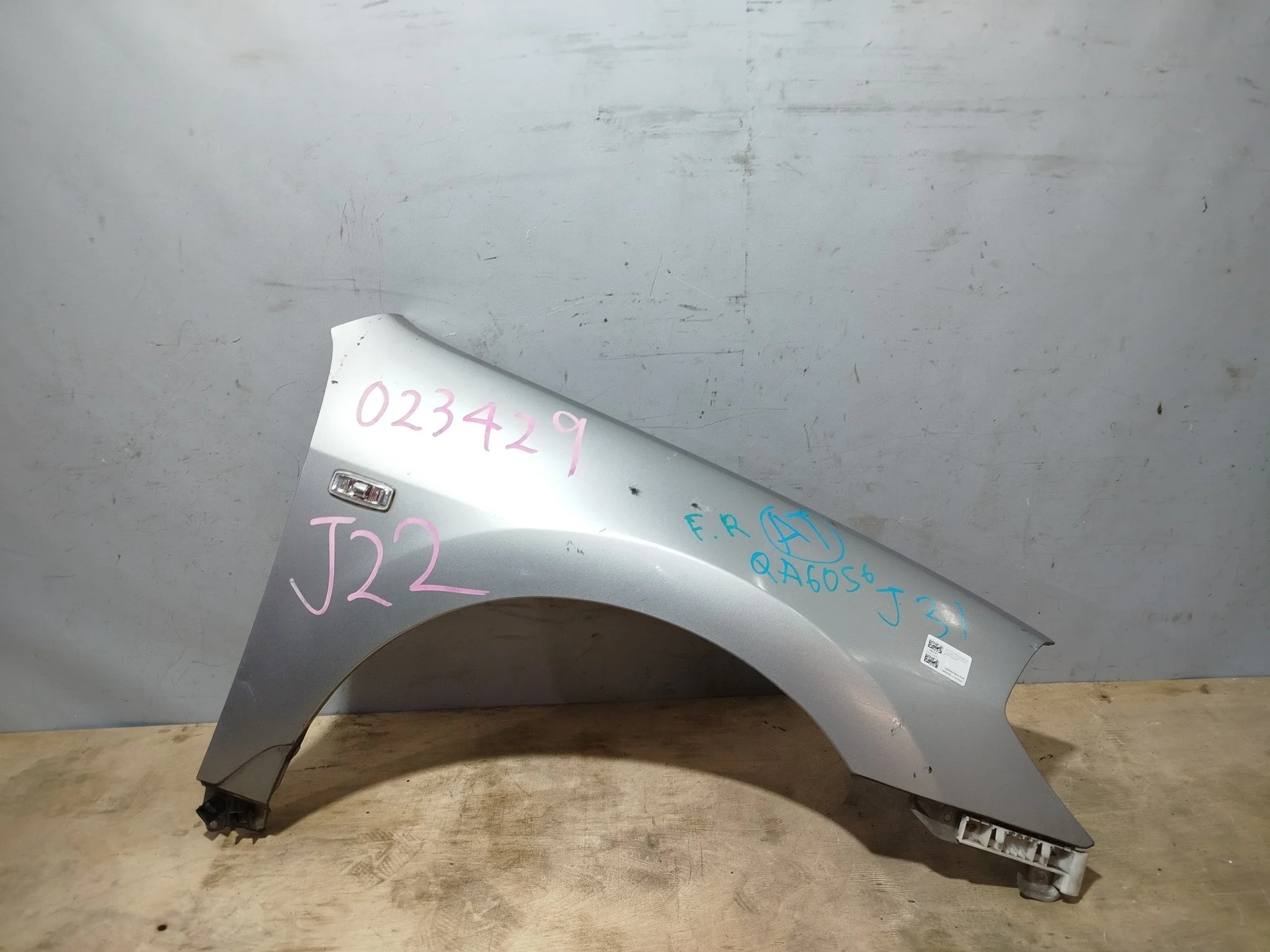 КРЫЛО NISSAN TEANA J31 PJ31 TNJ31 631009Y035 ПЕРЕДНЕЕ ПРАВОЕ серебро, KY0 QA6056