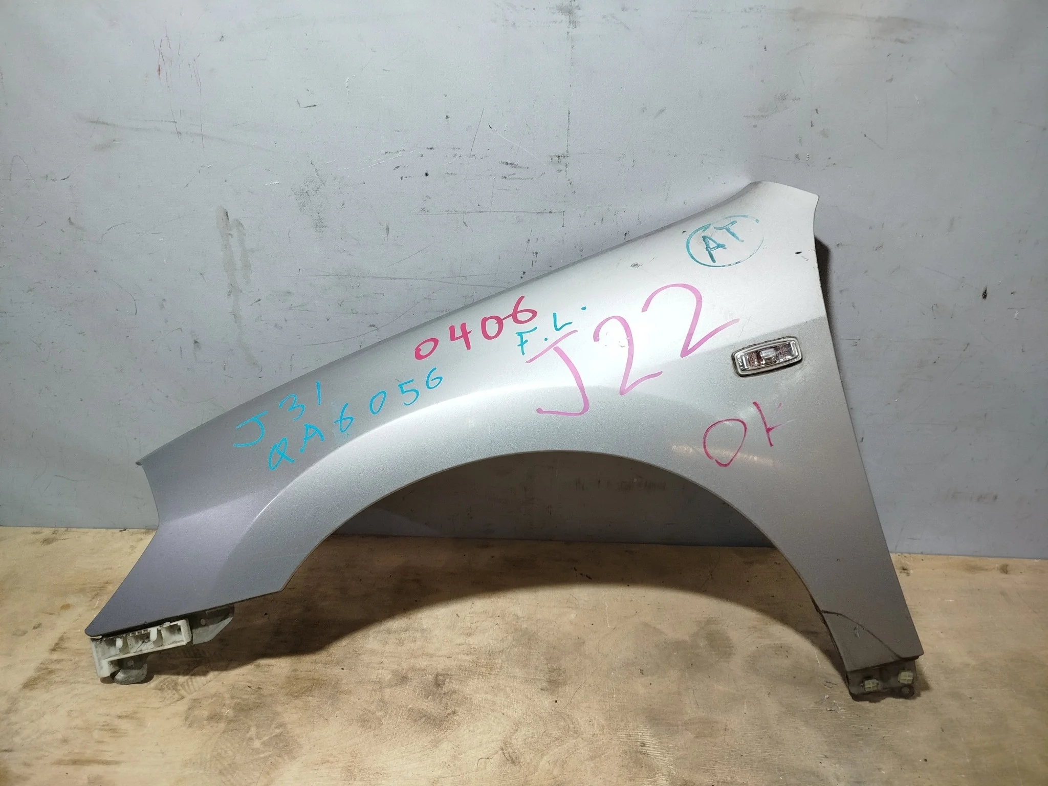 КРЫЛО NISSAN TEANA J31 PJ31 TNJ31 631019Y035 ПЕРЕДНЕЕ ЛЕВОЕ серебро, KY0 QA6056