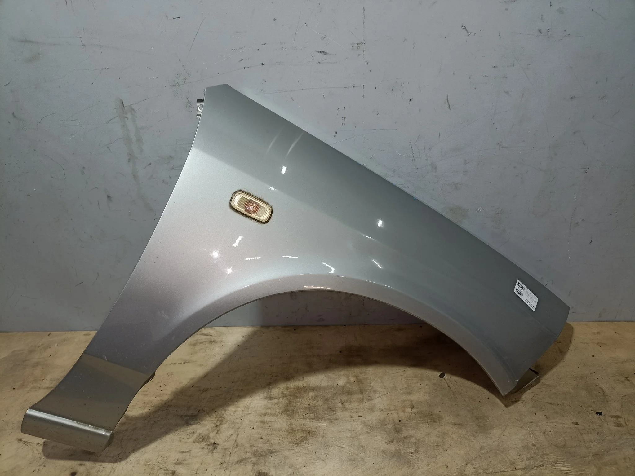 КРЫЛО NISSAN WINGROAD WFNY11 WFY11 WHNY11 WHY11 WPY11 WRY11 63100WE010 ПЕРЕДНЕЕ ПРАВОЕ 2 МОДЕЛЬ серебро, KY0 S4097