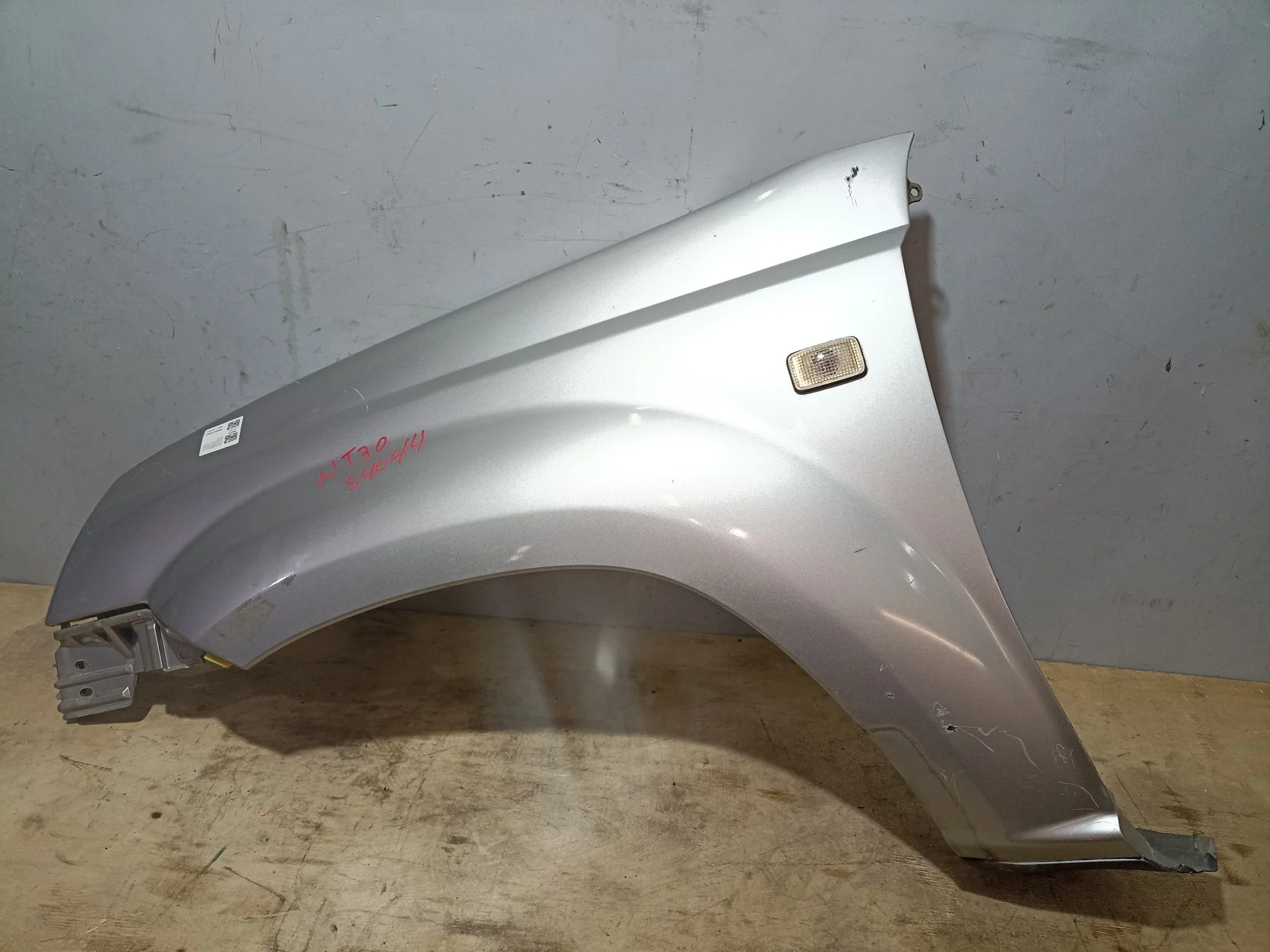 КРЫЛО NISSAN X-TRAIL NT30 PNT30 T30 631138H400 ПЕРЕДНЕЕ ЛЕВОЕ ПОД ЗЕРКАЛО серебро, KY0 S4044