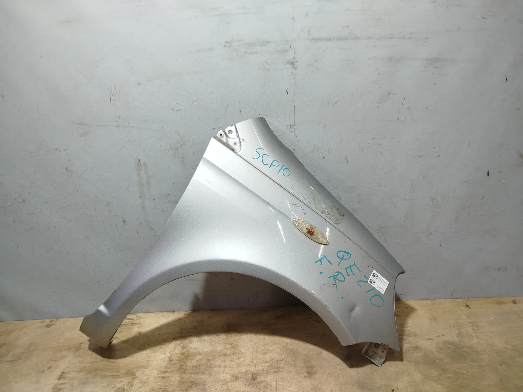 КРЫЛО TOYOTA VITZ YARIS NCP10 NCP13 NCP15 SCP10 SCP12 SCP13 5381152010 ПЕРЕДНЕЕ ПРАВОЕ серый, 199 QE210