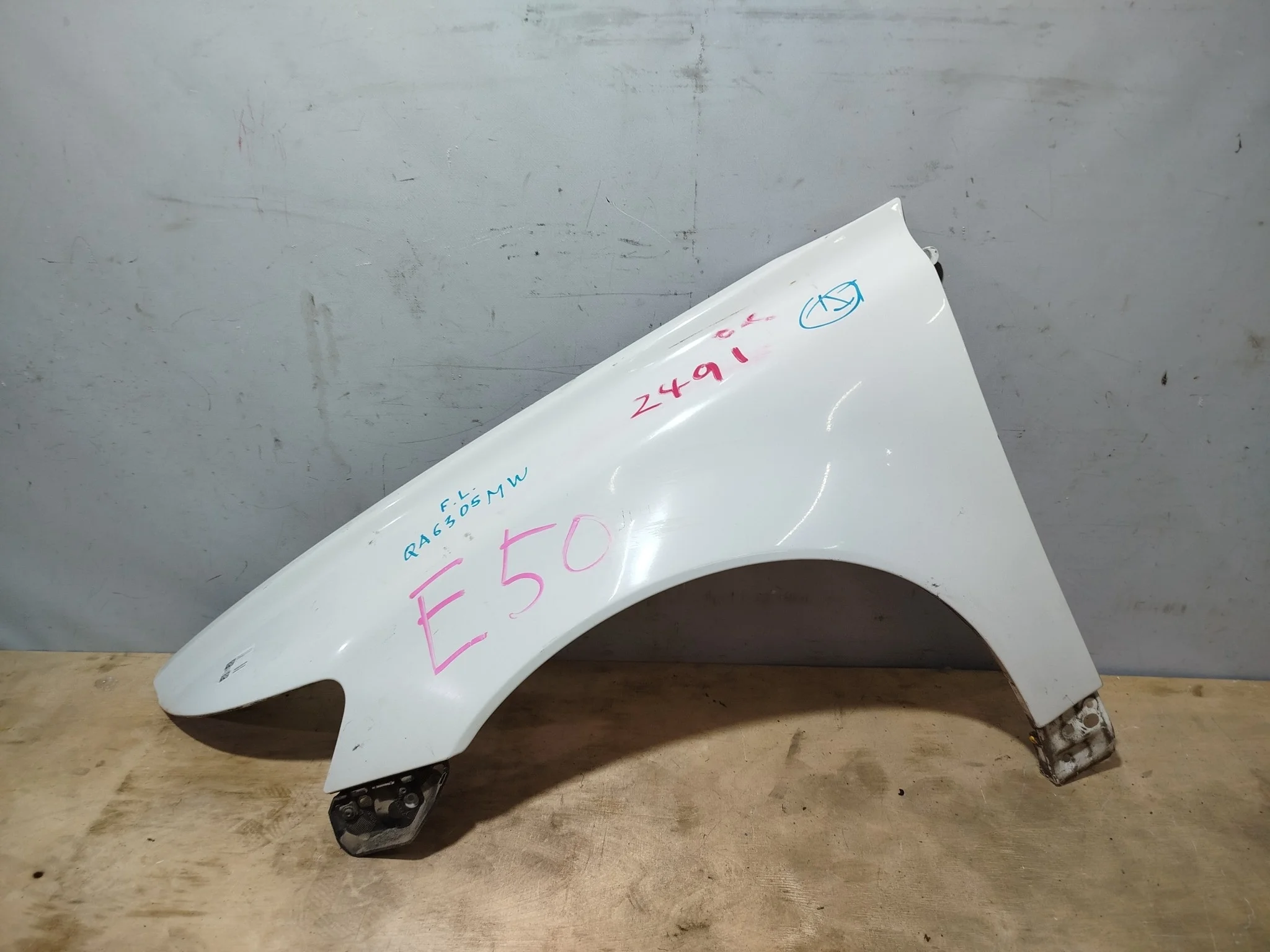 КРЫЛО VOLVO S40 V50 MS MW 31297540 ПЕРЕДНЕЕ ЛЕВОЕ белый QA6305