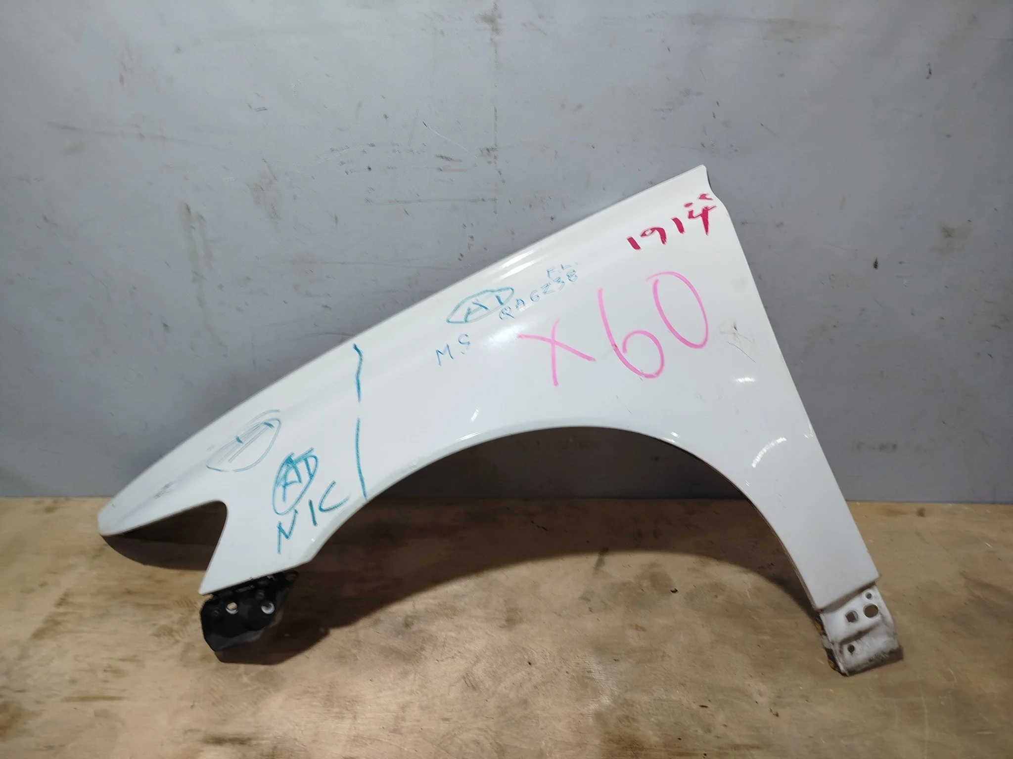 КРЫЛО VOLVO S40 V50 MS MW 31297540 ПЕРЕДНЕЕ ЛЕВОЕ белый QA6238