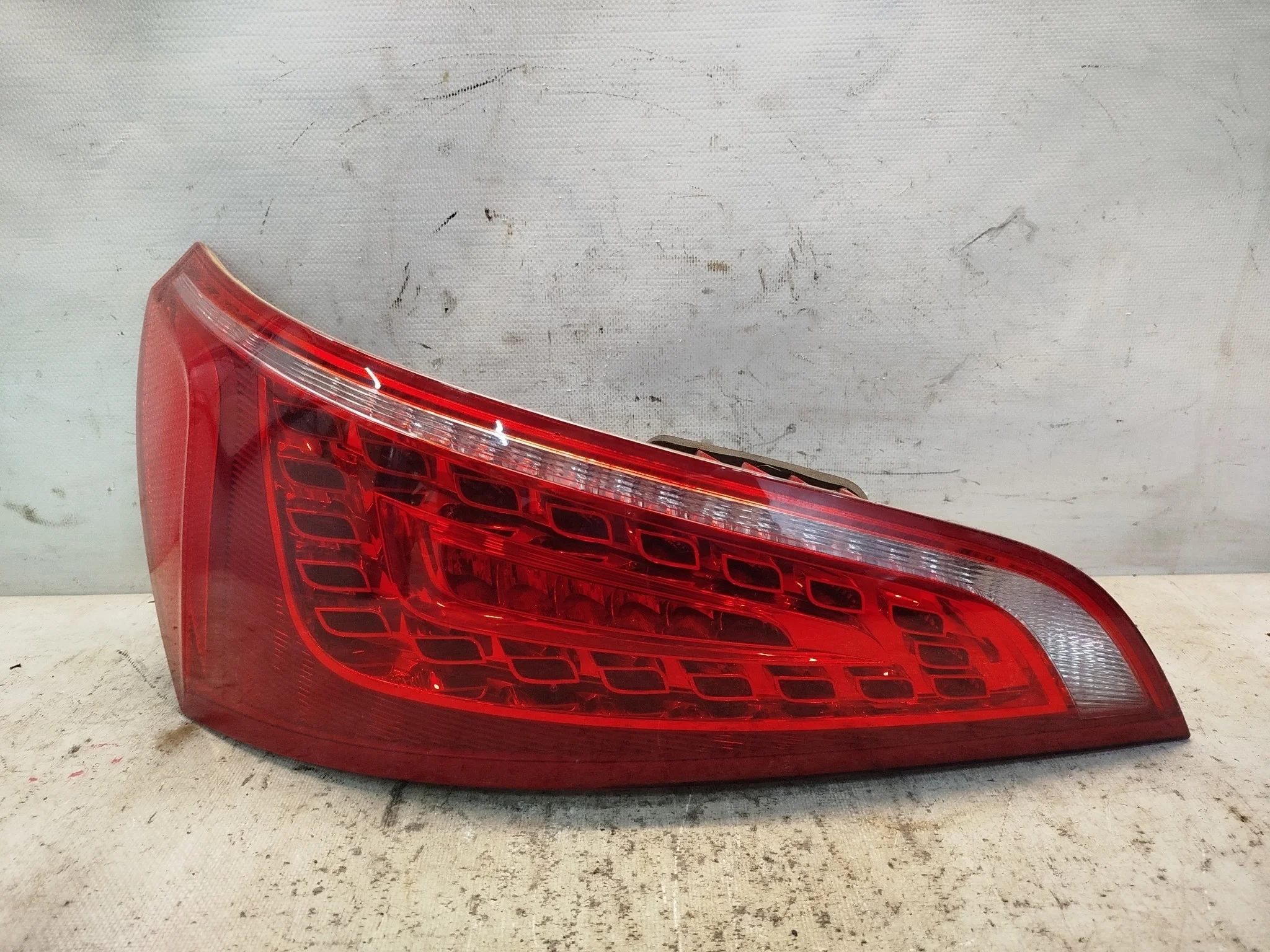 ФОНАРЬ AUDI Q5 8RB 1 МОДЕЛЬ ЛЕВЫЙ 8R0945093A S4166Z