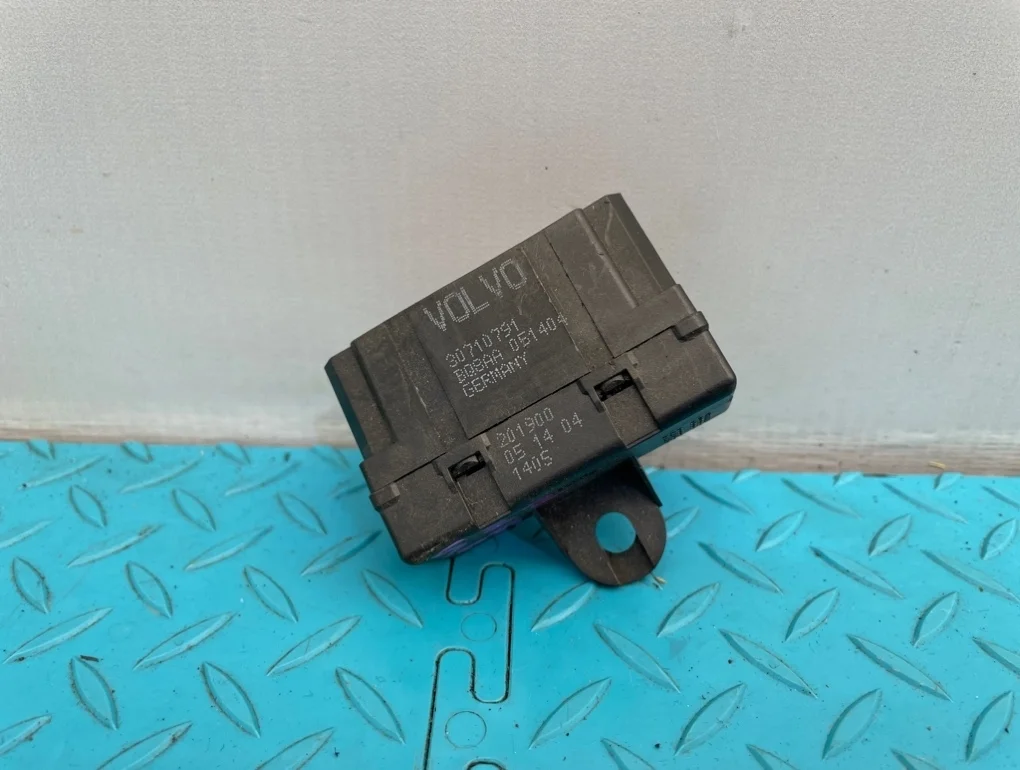 Блок подогрева Volvo Xc90 2005 30710791 C B5254T2 2.5