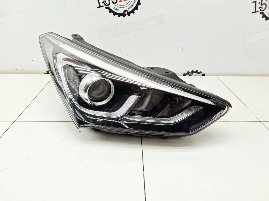 Фара правая Hyundai Santa Fe (DM)