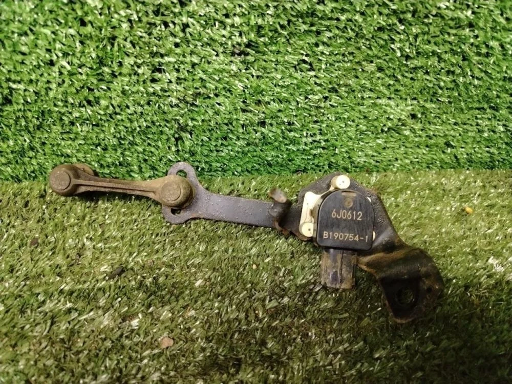 Датчик положения подвески Lexus Lx570 2016 8940660030 URJ201 3URFE, передний левый