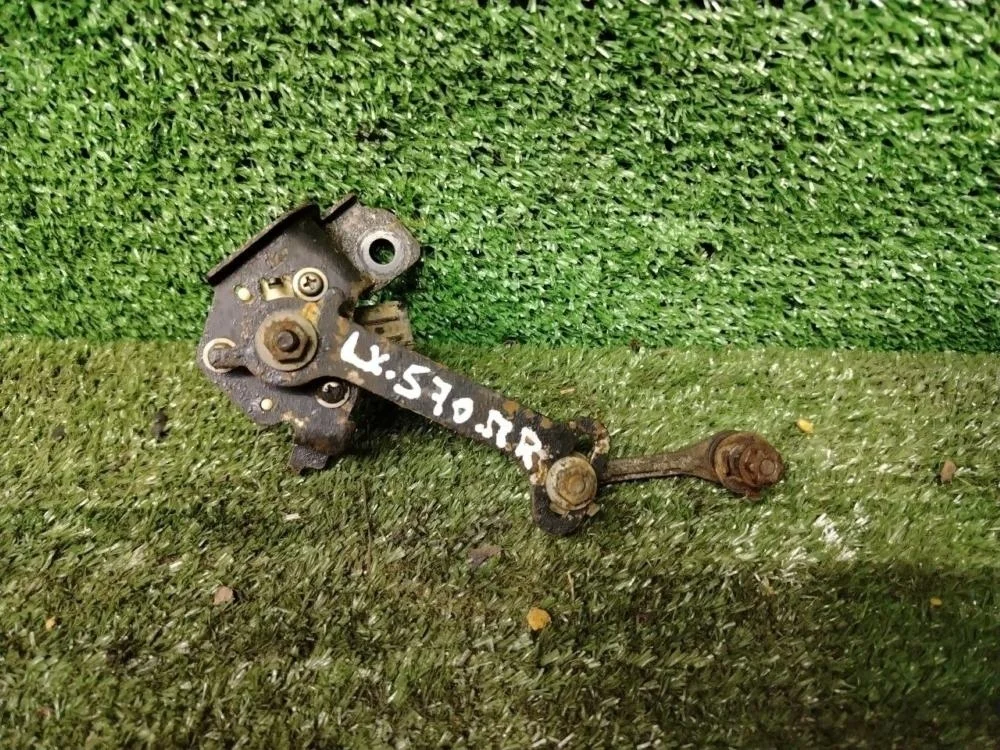 Датчик положения подвески Lexus Lx570 2016 8940560020 URJ201 3URFE, передний правый