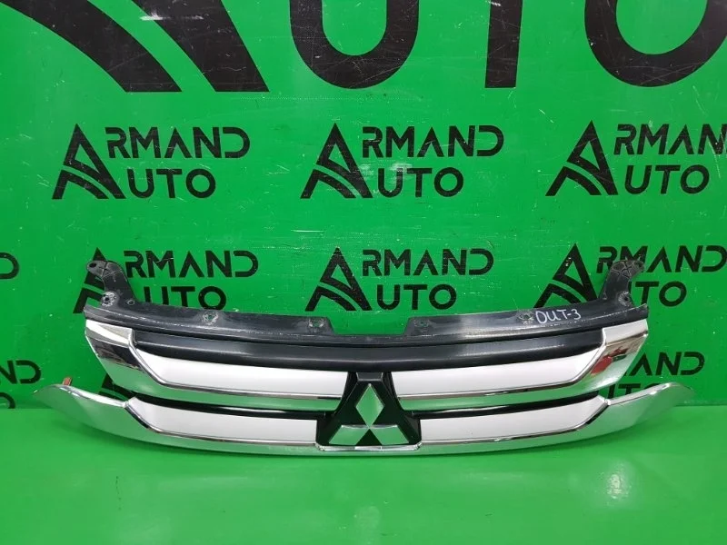 Решетка радиатора MITSUBISHI OUTLANDER 2015-2018 3