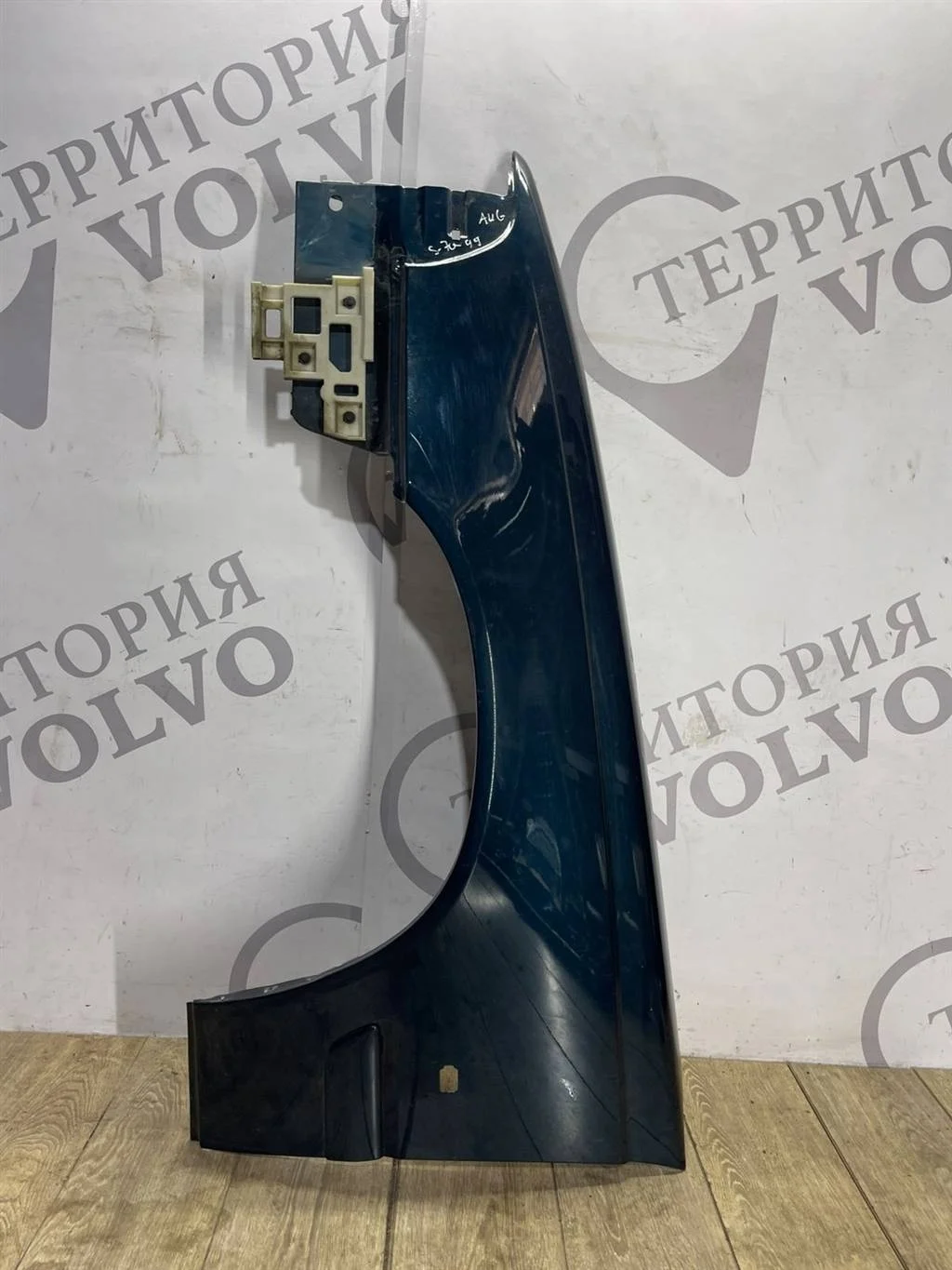 Крыло переднее левое