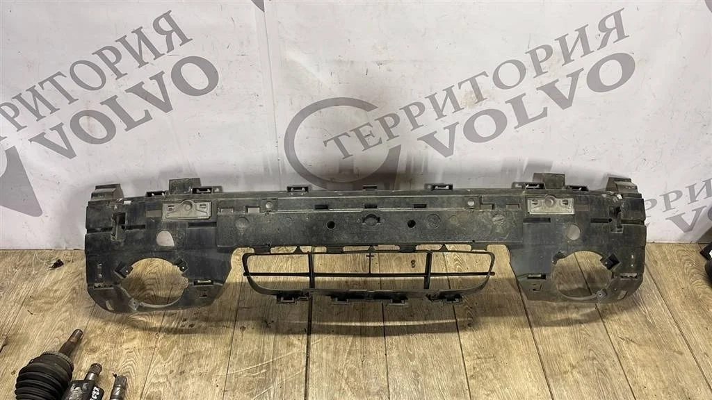 Усилитель переднего бампера