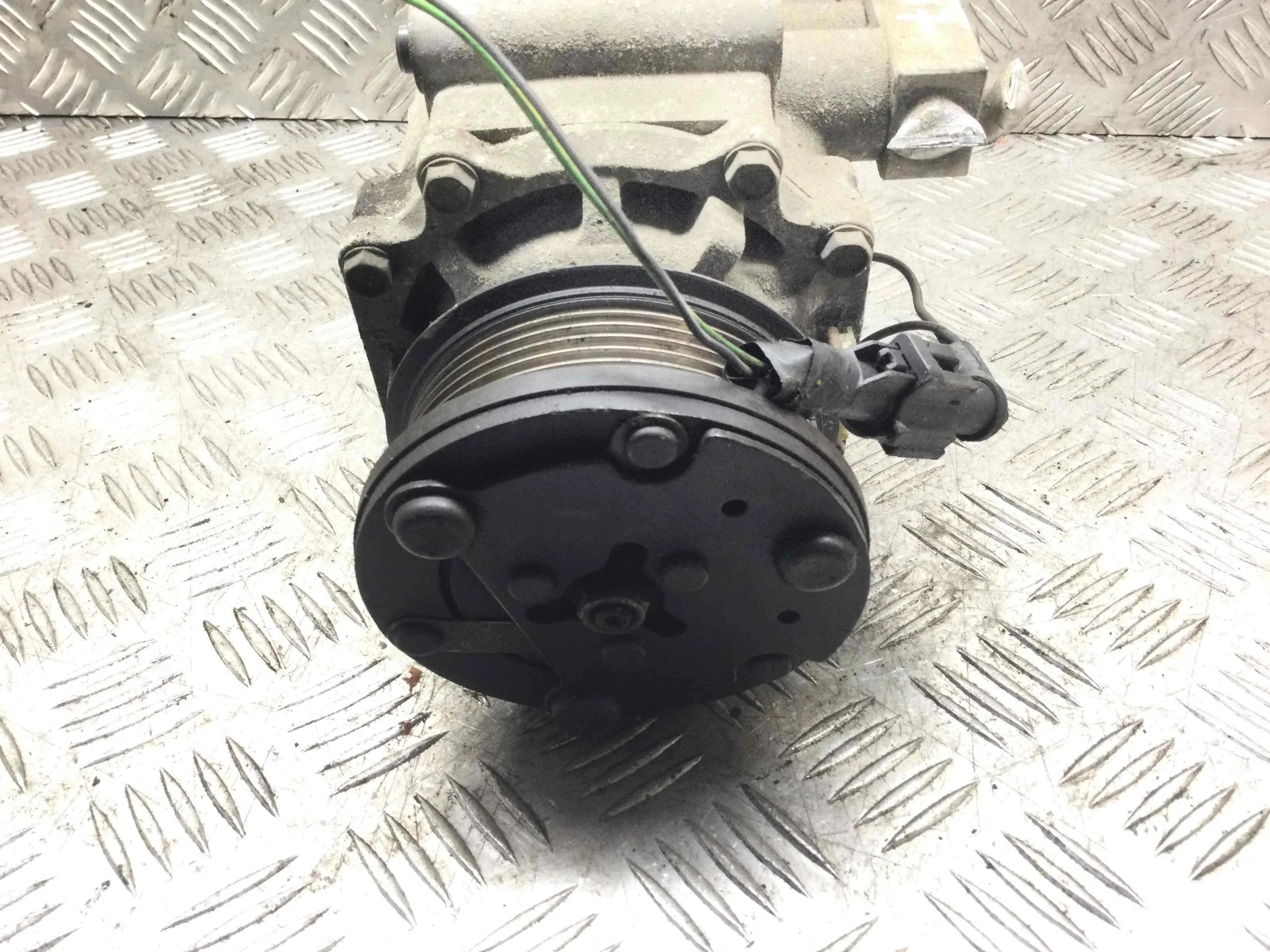 Компрессор кондиционера Ford Focus 1 поколение [рестайлинг] (2001-2005) бензин 1.6 i Механика Х/б