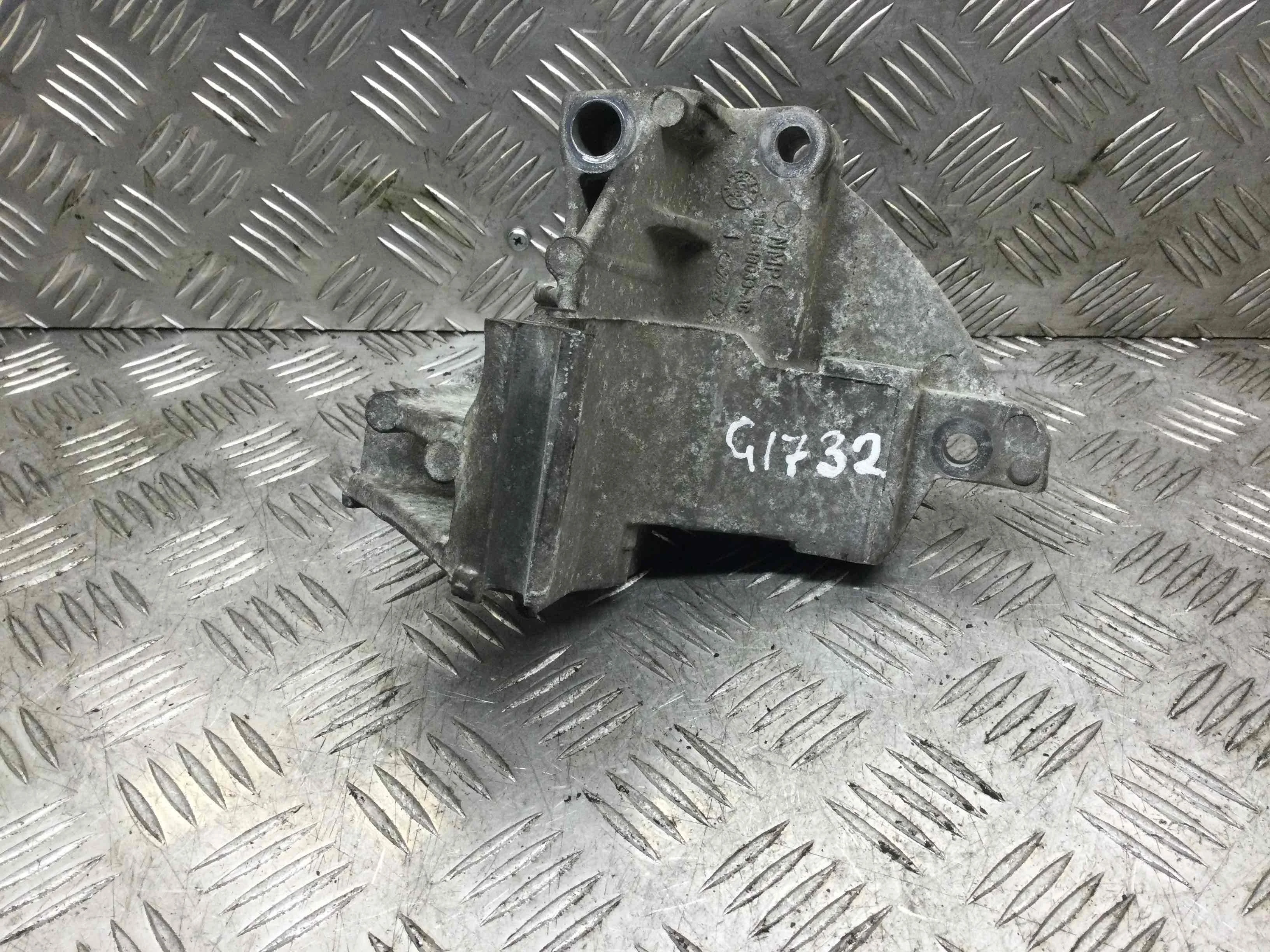 Кронштейн генератора Ford Focus 1 поколение (1998-2001) бензин 1.6 i Механика Х/б