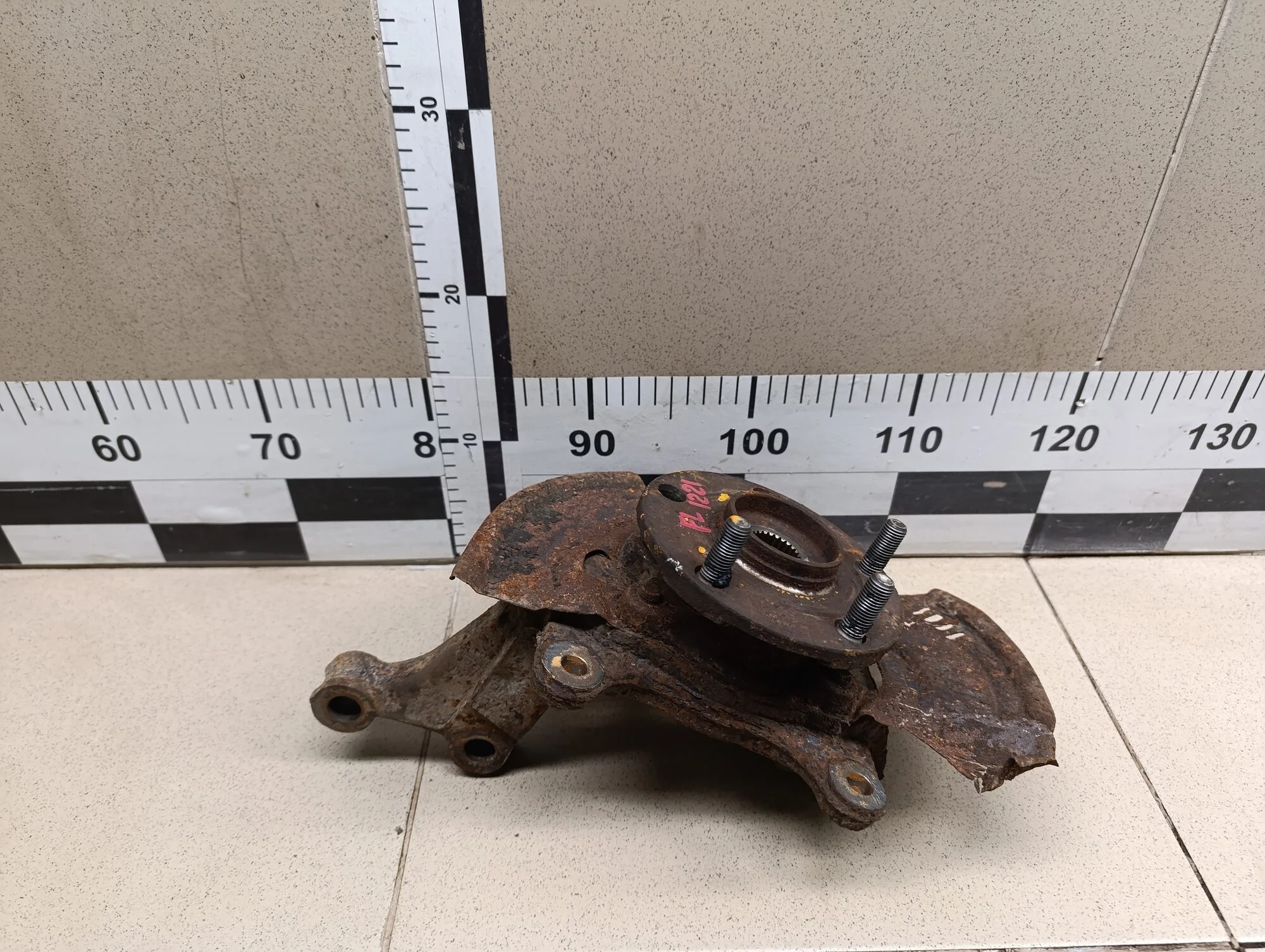 Кулак поворотный передний левый Corolla E15 2006-2013