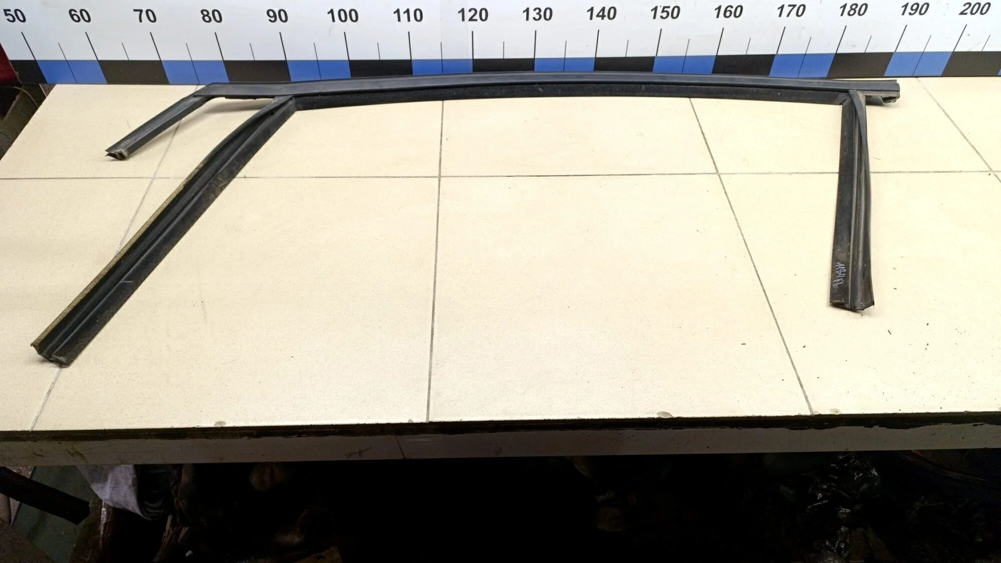 Уплотнитель стекла двери Focus III 2011>