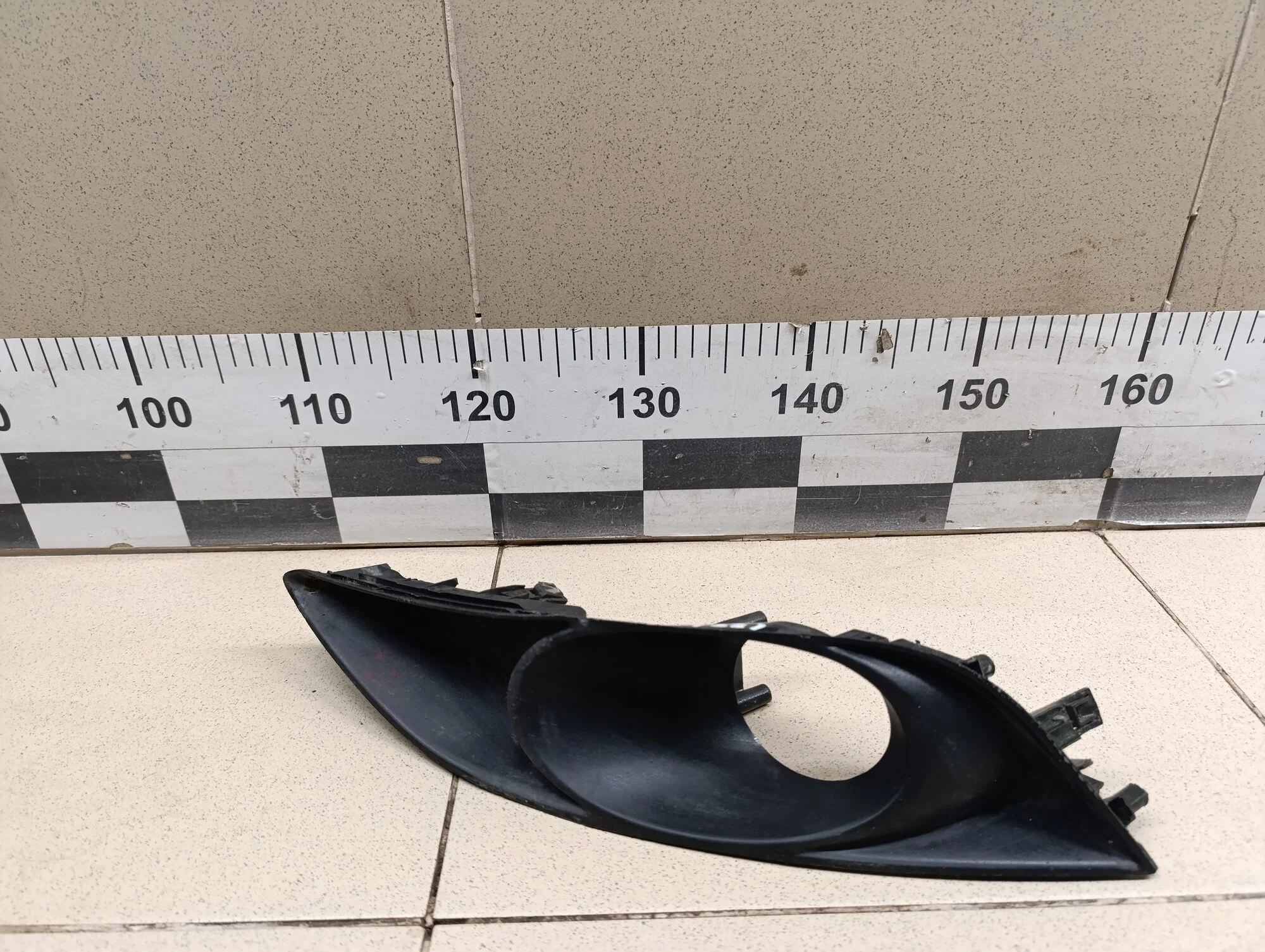 Рамка противотуманой фары правой Auris (E15) 2006-2012