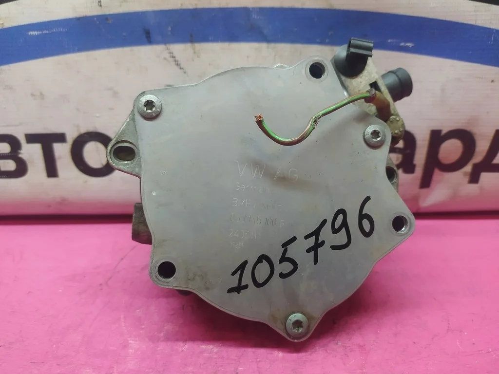 Вакуумный насос Octavia 2 Passat B6 CC 06J145100F