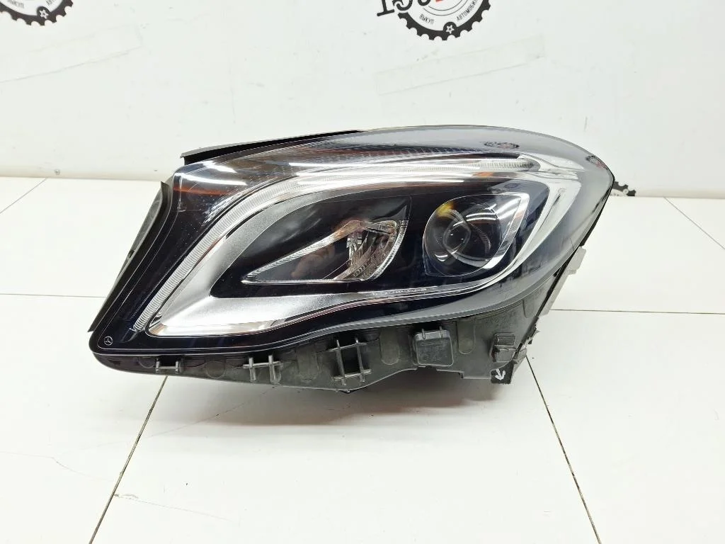 Фара левая Mercedes-Benz Gla-Class A1569066900 (X156)