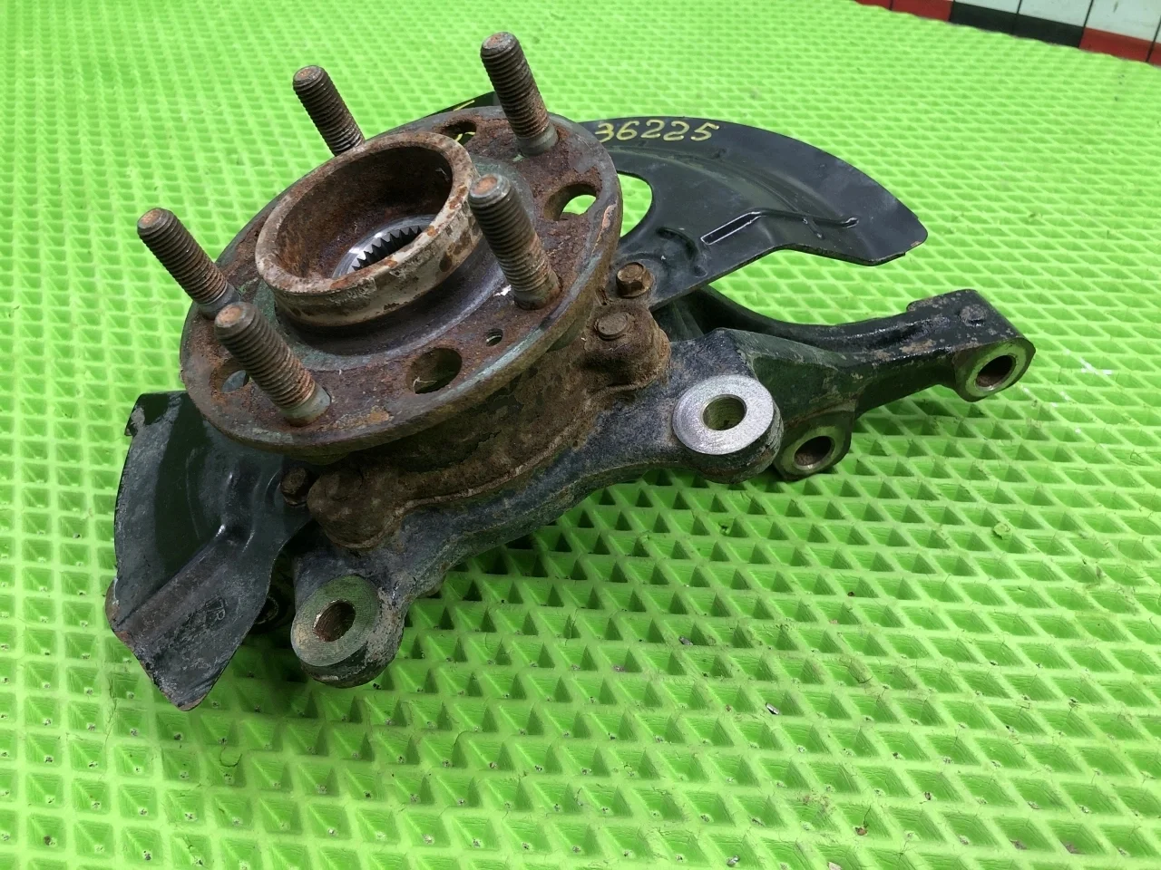 Кулак поворотный передний правый Kia K5 2021 G4KN