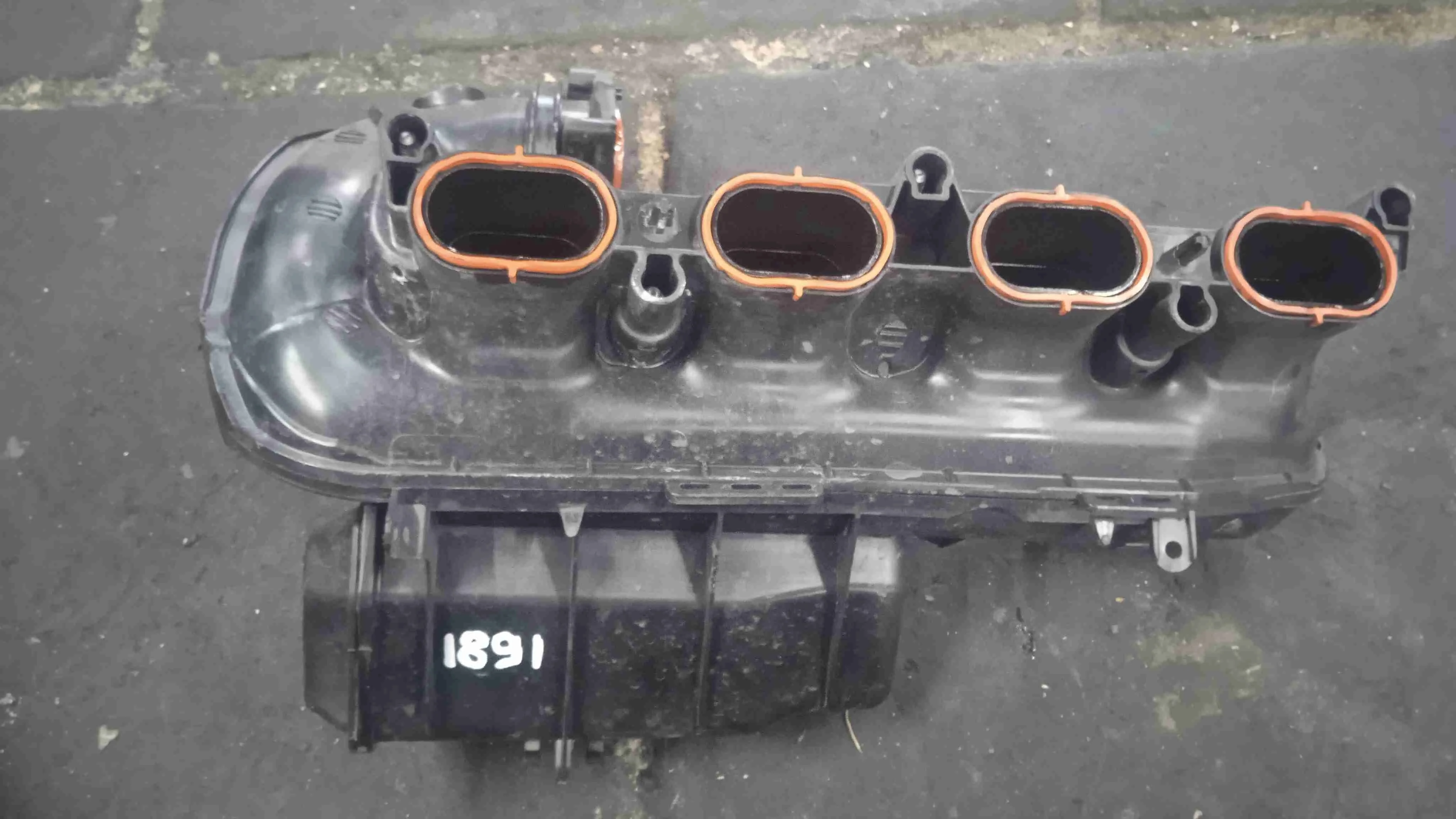 Коллектор впускной Mercedes-Benz C-класс W205/S205/C205/A205 (2014—2018)  1.6  АКПП седан