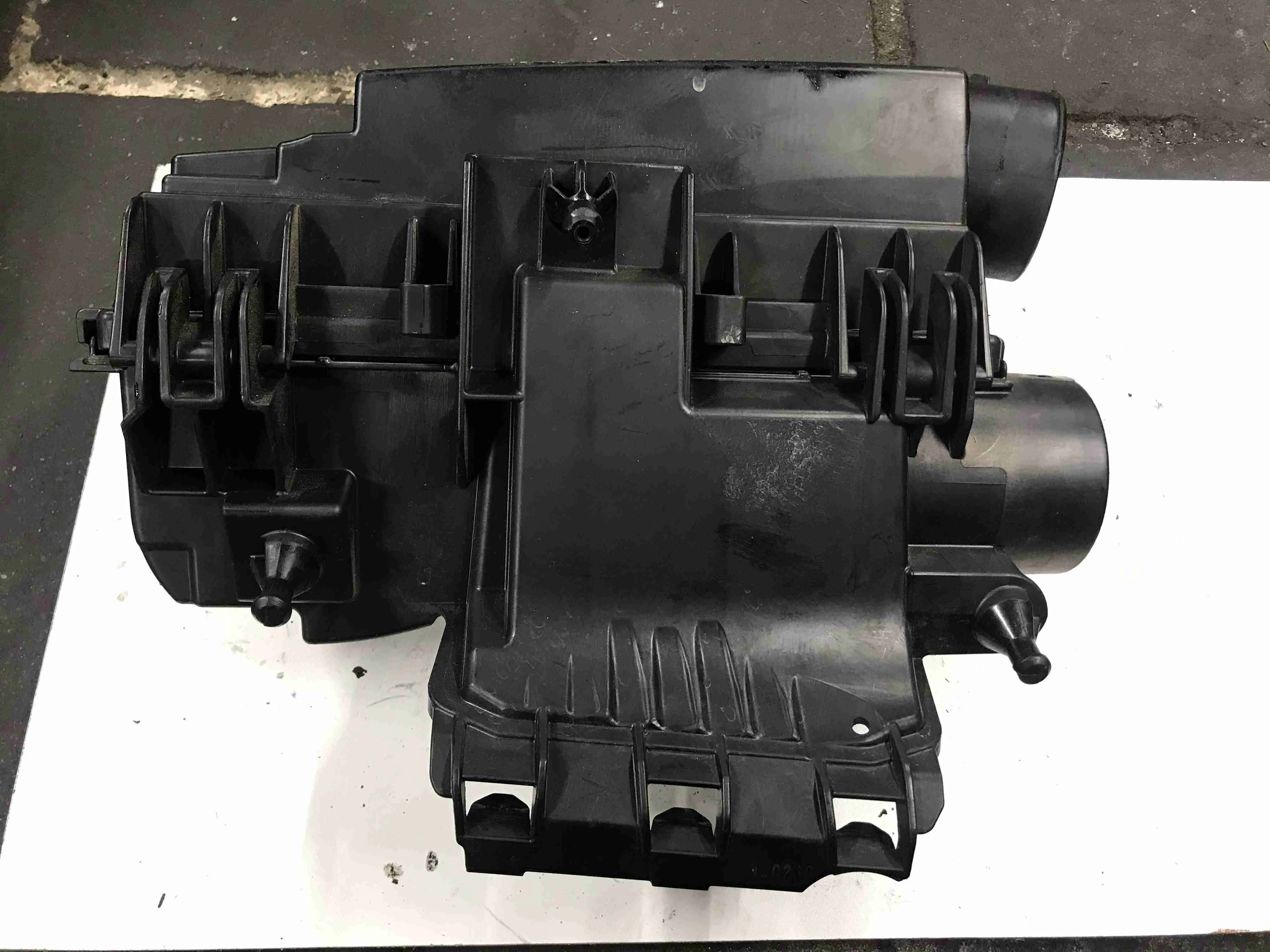 Корпус воздушного фильтра Mercedes-Benz E-класс W212/S212/C207/A207 (2009—2013)  1.8