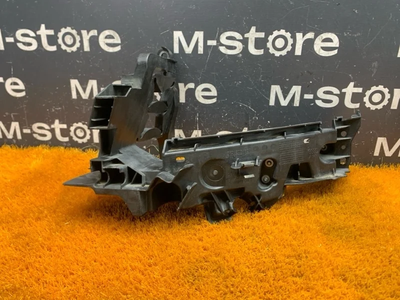 Кронштейн фары Audi Q5 2009 8R0805607 8R CAL, левый