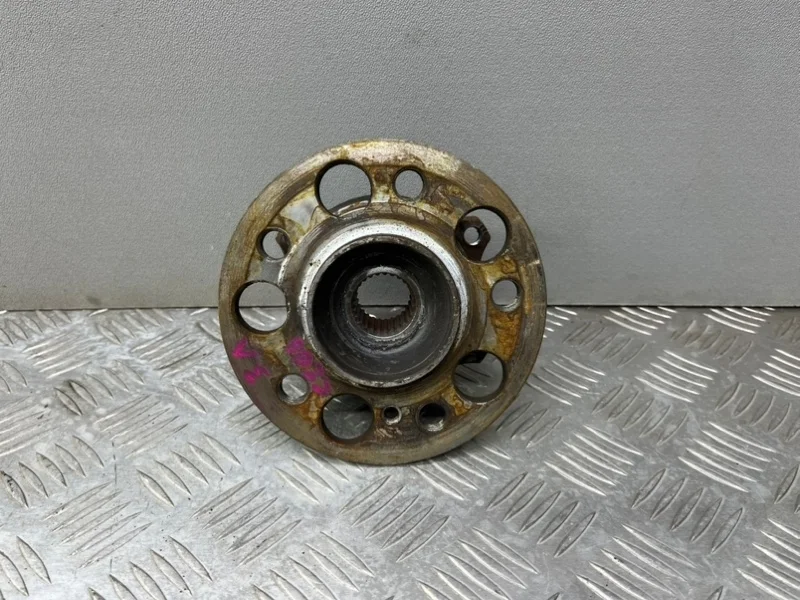 Ступица Mercedes W204