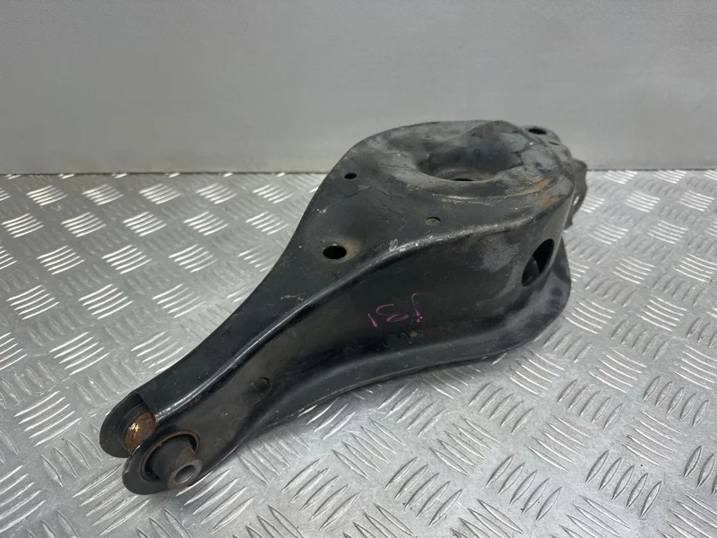 Рычаг нижний Nissan Teana J31