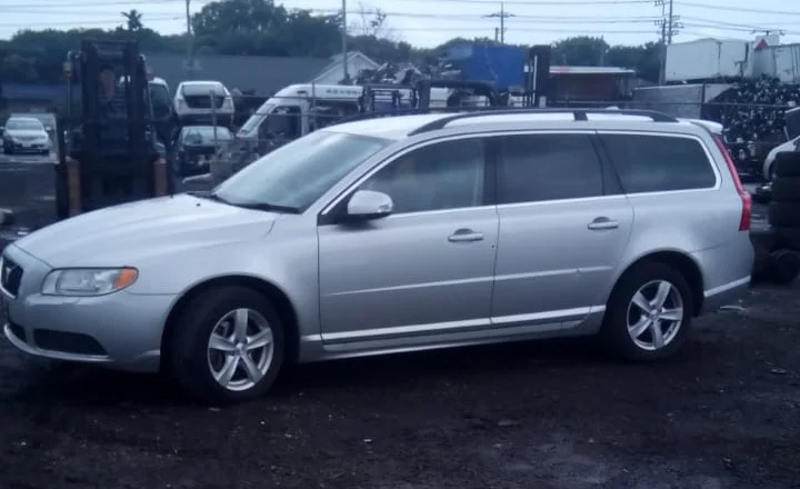 Продажа Volvo V70 2.0 (145Hp) (B4204S3) FWD AT по запчастям