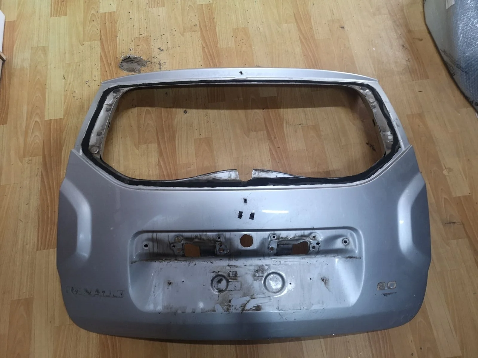 Крышка багажника Renault Duster